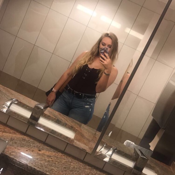 Meet your Posher, Hailey - Picture 2 of 2